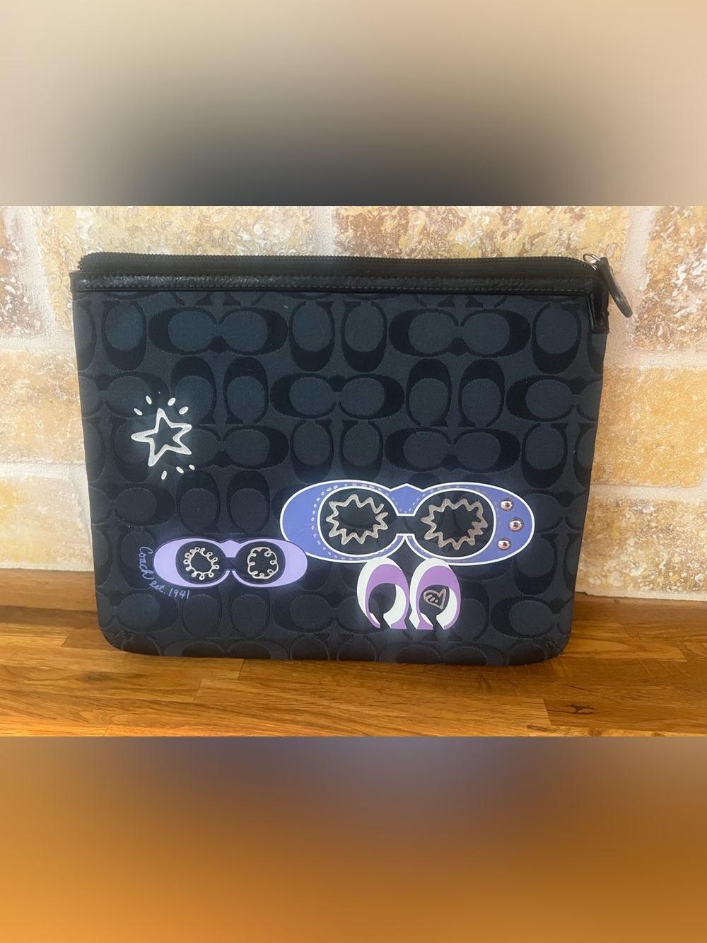 COACH BLACK SIGNATURE GRAFFITI
GLAM C LOGO IPAD LAPTOP SOFT
CASE 10.5''~ MINT
